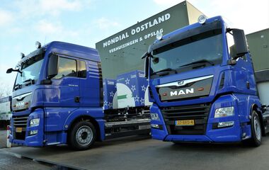 Oostland Verhuizingen 2 stuks MAN TGX 18.360 4x2 LL